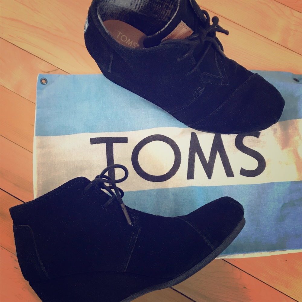 Toms black wedge booties
